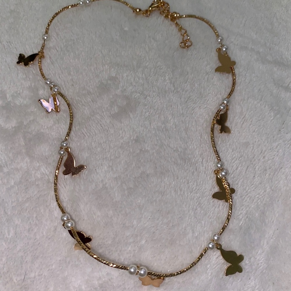Simple and Sweet Butterfly Neckace - Picture 7 of 7